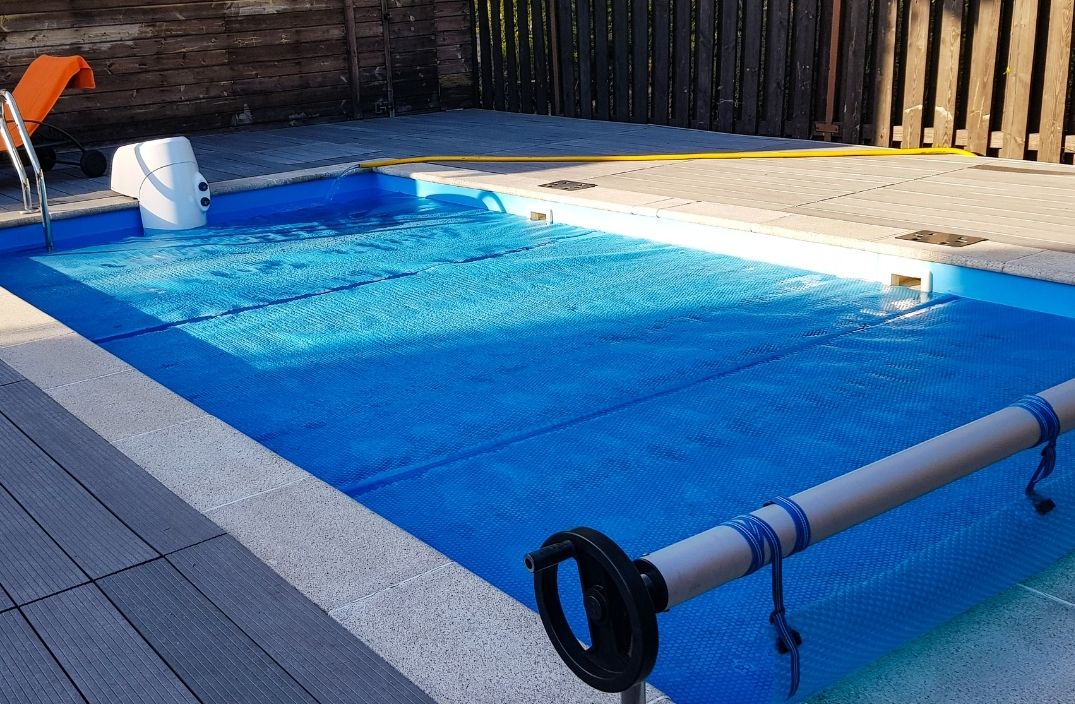 Choosing the Right Pool Cover: A Comprehensive Comparison